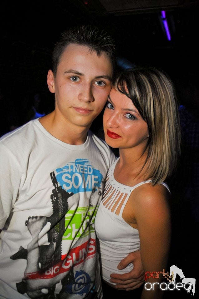 Joi seara e Holsten Party în Club Escape, 