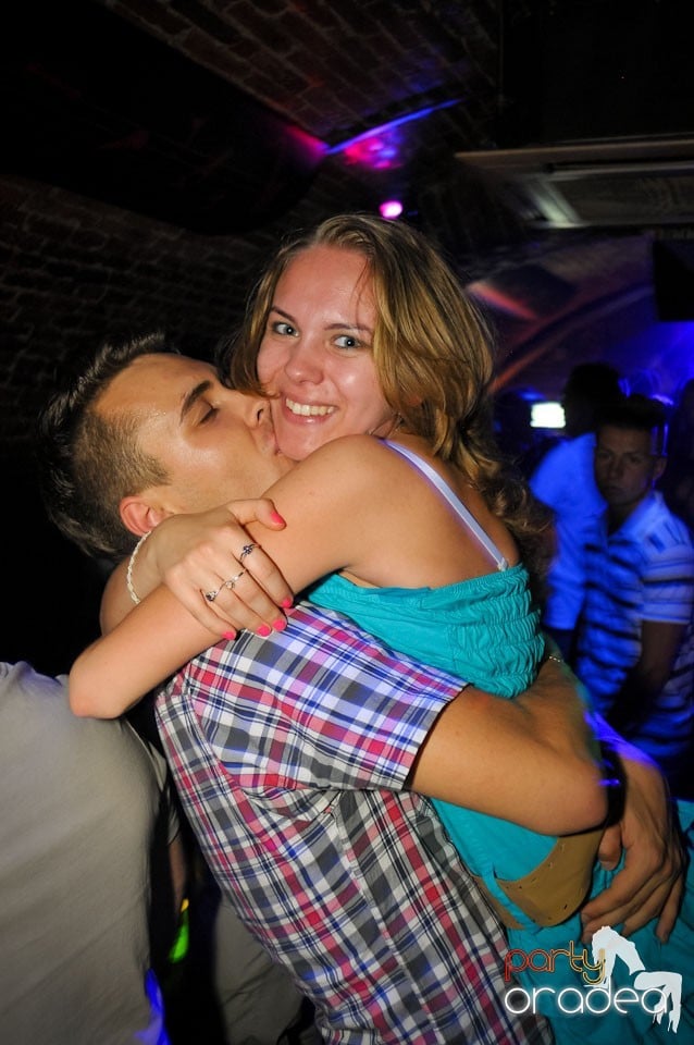 Joi seara e Holsten Party în Club Escape, 