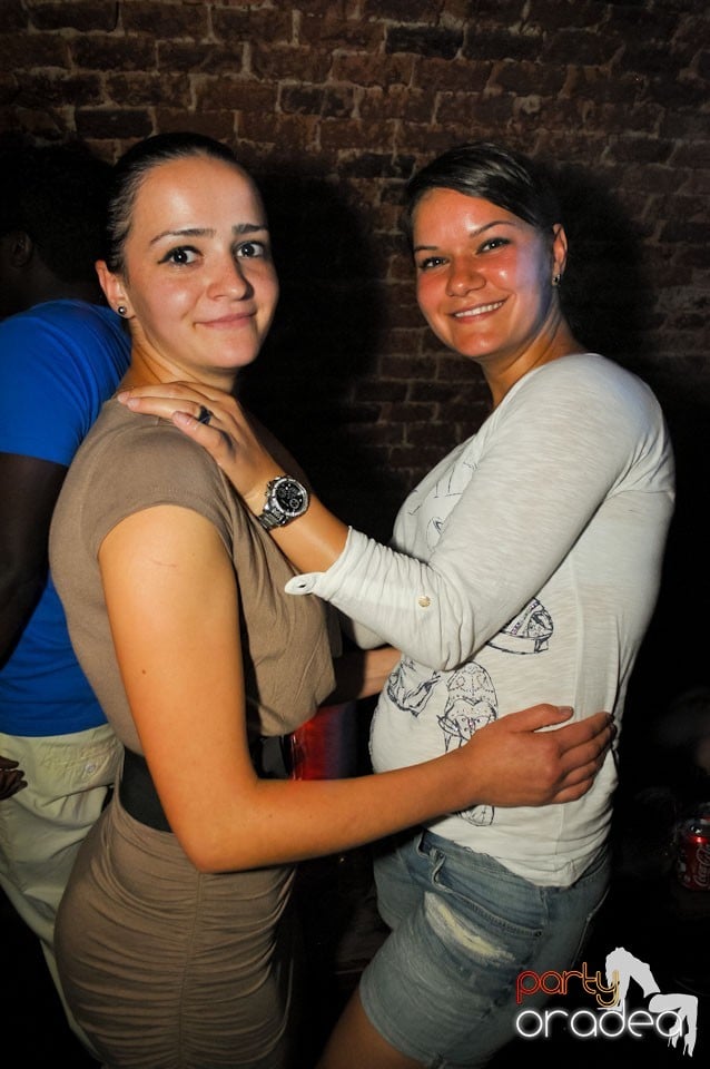 Joi seara e Holsten Party în Club Escape, 