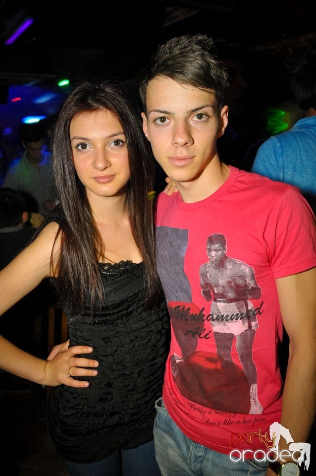 Joi seara e Holsten Party în Club Escape, 