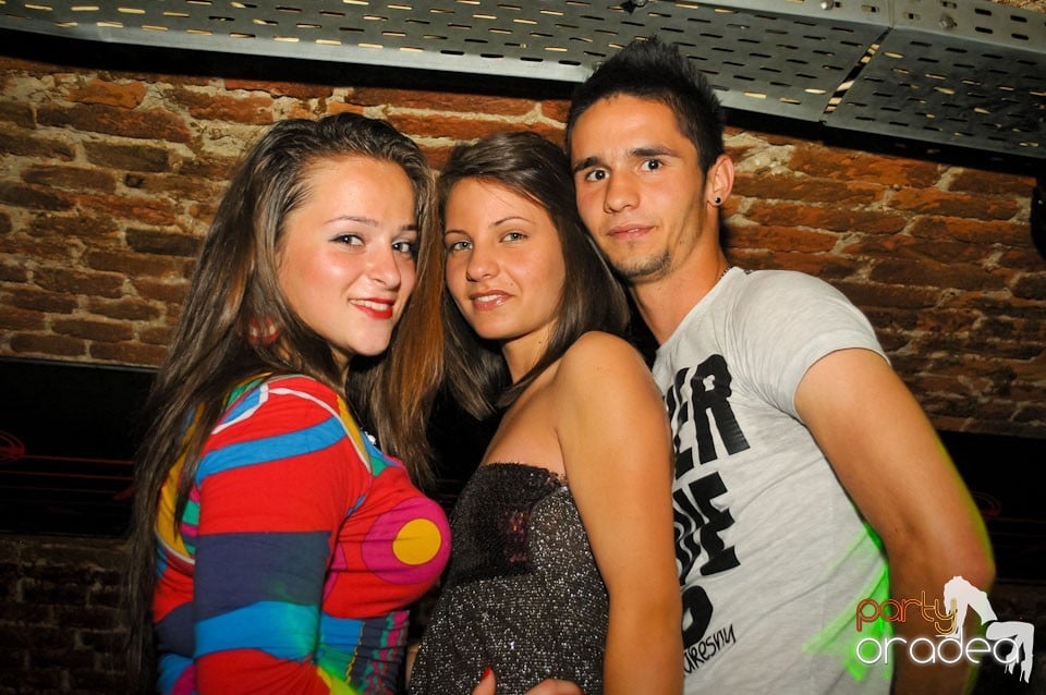 Joi seara e Holsten Party în Club Escape, 