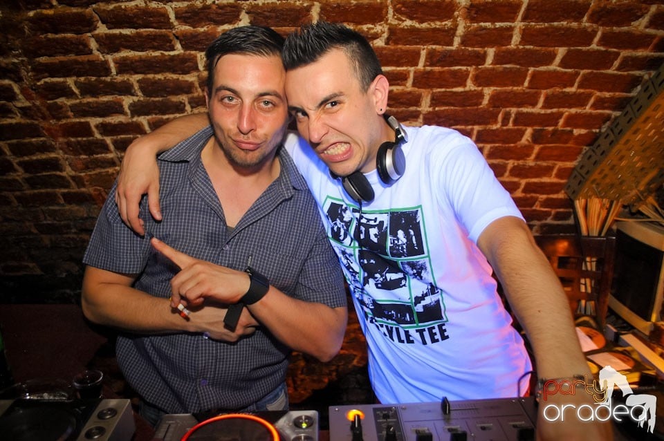 Joi seara e Holsten Party în Club Escape, 