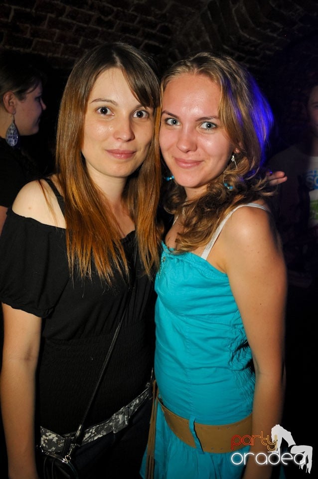 Joi seara e Holsten Party în Club Escape, 