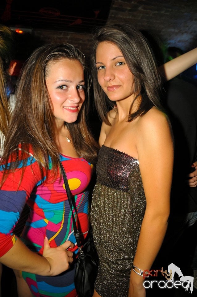 Joi seara e Holsten Party în Club Escape, 