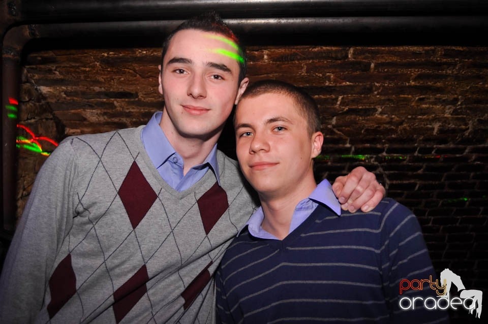 Joi seara e Holsten Party în Escape, 