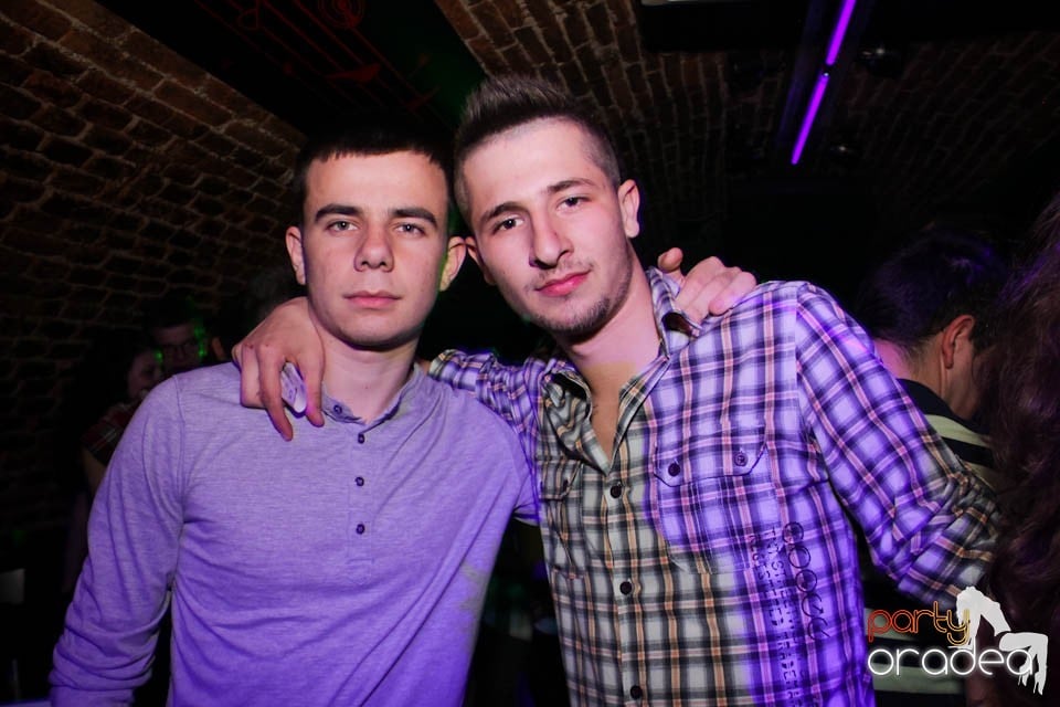 Joi seara e Holsten Party în Escape, 