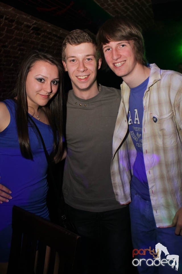 Joi seara e Holsten Party în Escape, 