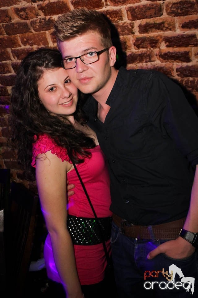 Joi seara e Holsten Party în Escape, 