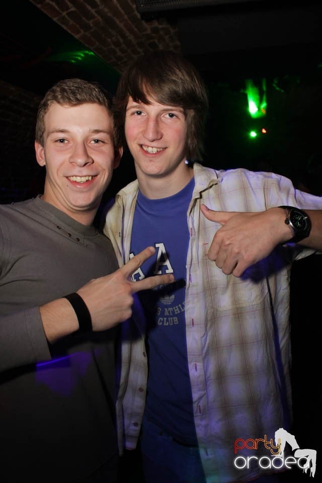 Joi seara e Holsten Party în Escape, 