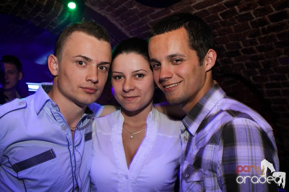 Joi seara e Holsten Party în Escape, 