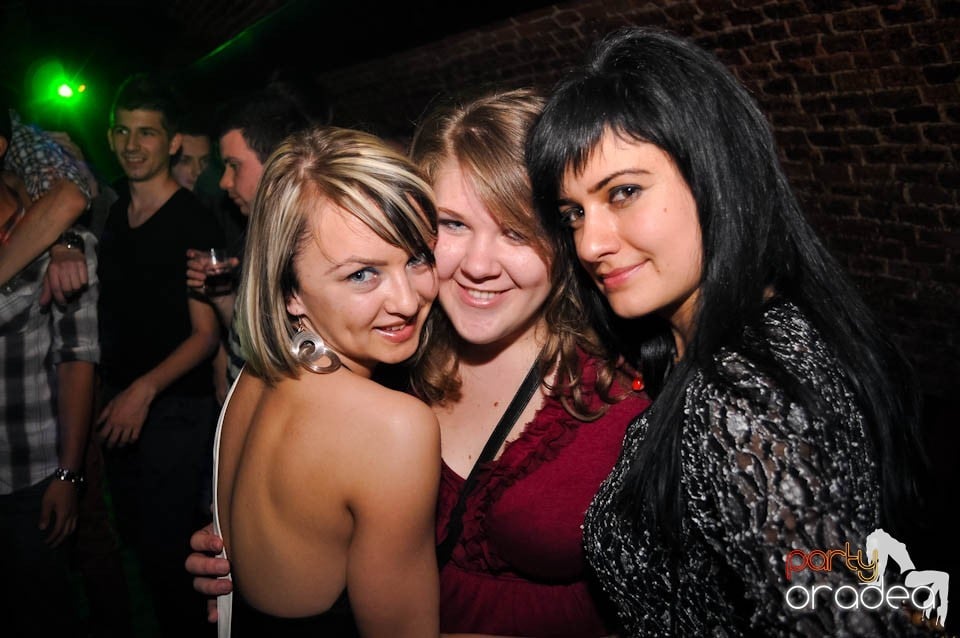 Joi seara e Holsten Party în Escape, 