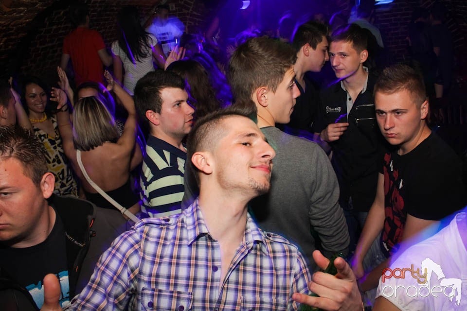 Joi seara e Holsten Party în Escape, 