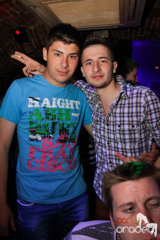 Joi seara e Holsten Party în Escape, 