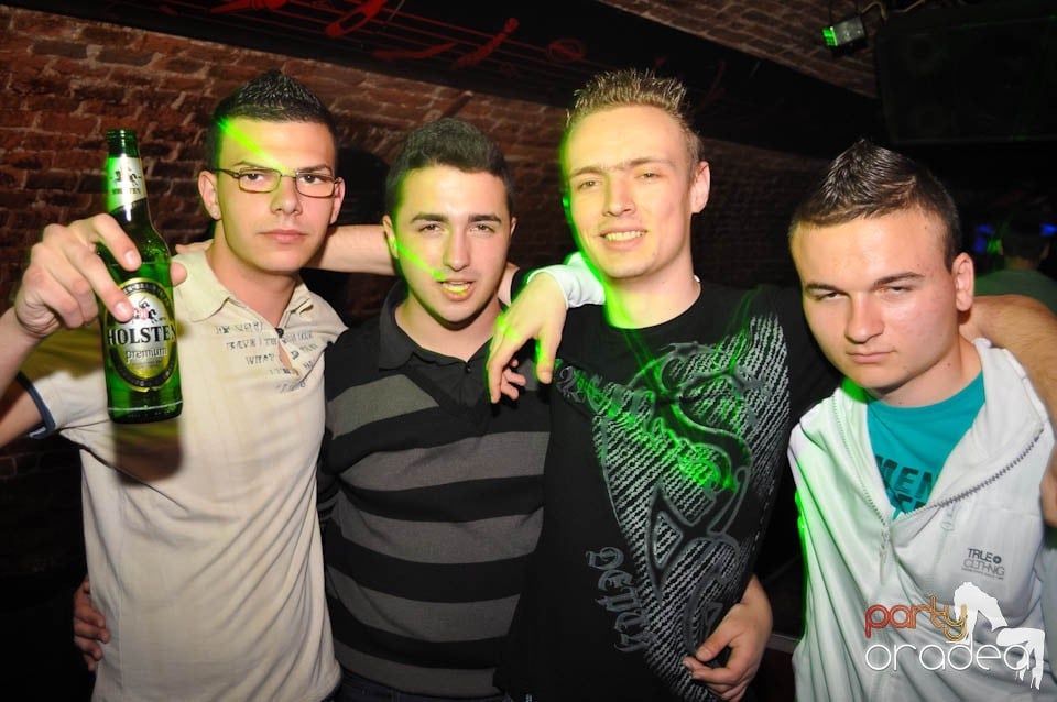 Joi seara e Holsten Party în Escape, 