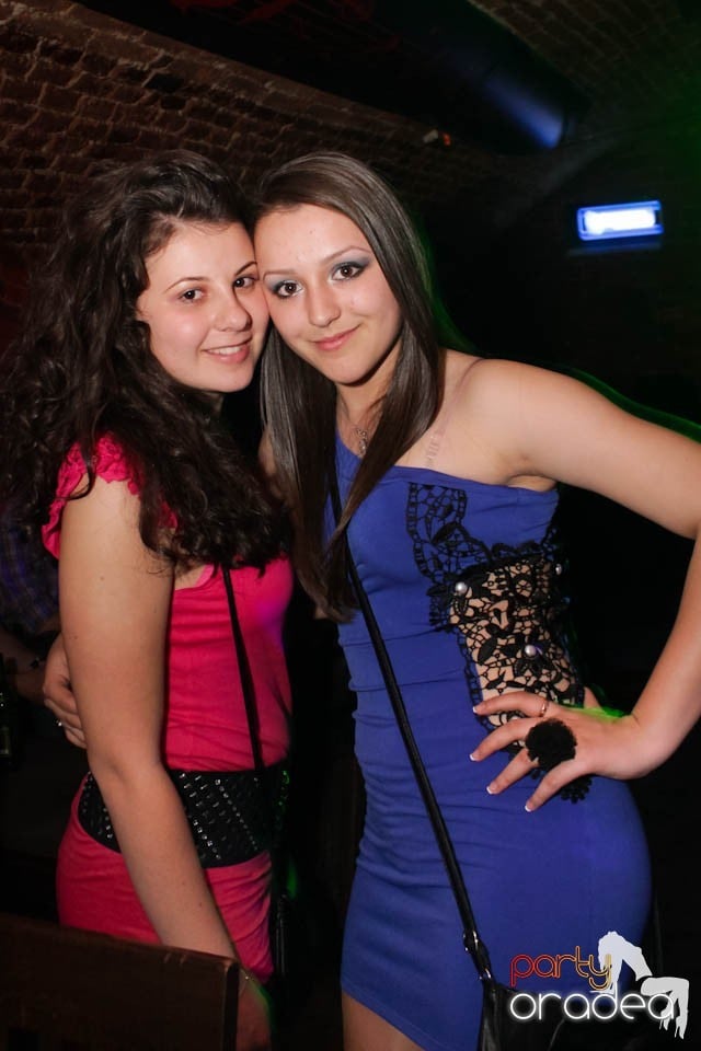 Joi seara e Holsten Party în Escape, 