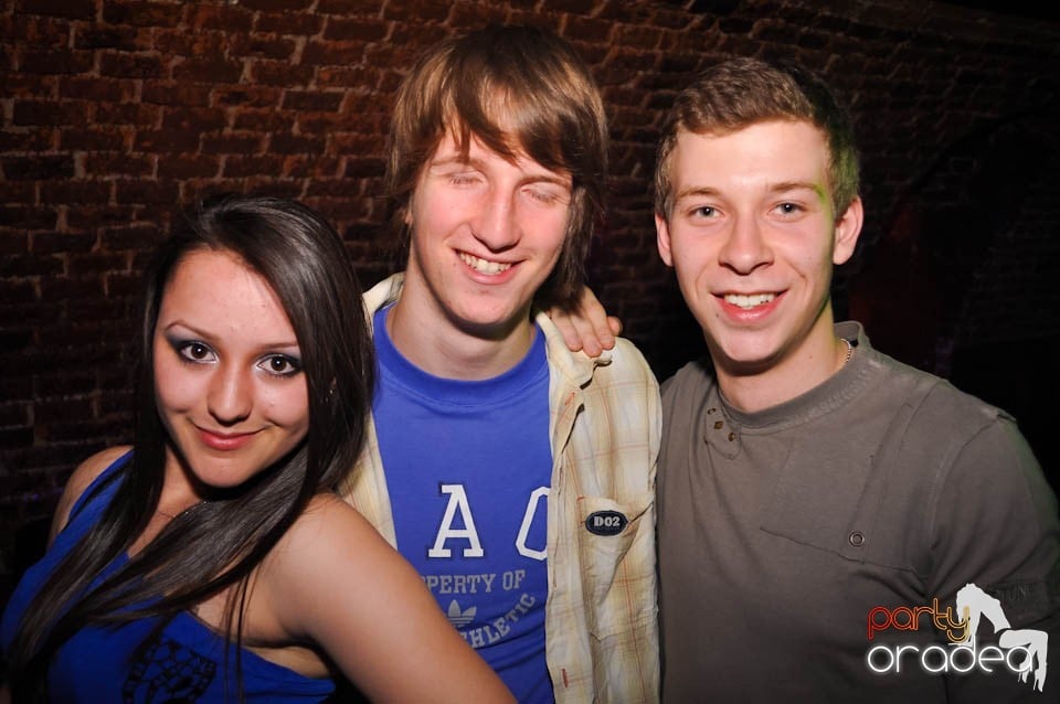 Joi seara e Holsten Party în Escape, 