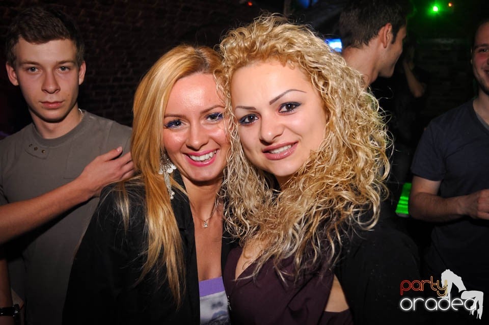 Joi seara e Holsten Party în Escape, 