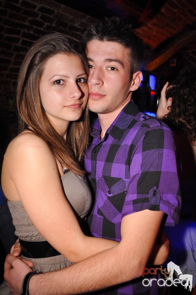 Joi seara e Holsten Party în Escape, 