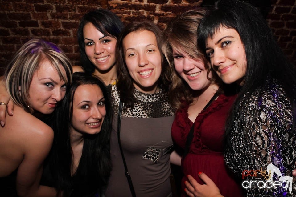 Joi seara e Holsten Party în Escape, 