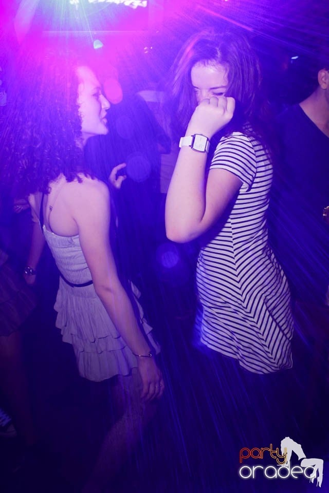 Joi seara e Holsten Party în Escape, 