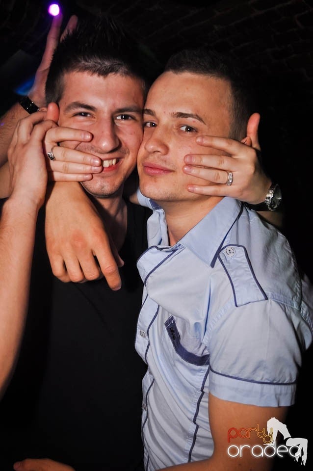 Joi seara e Holsten Party în Escape, 