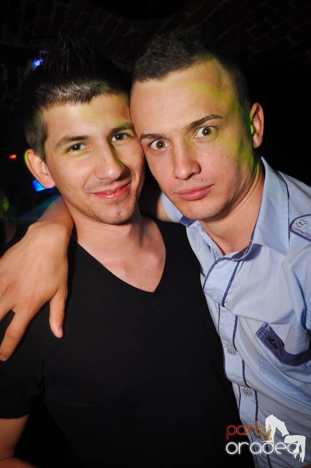 Joi seara e Holsten Party în Escape, 