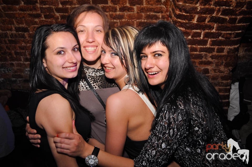 Joi seara e Holsten Party în Escape, 