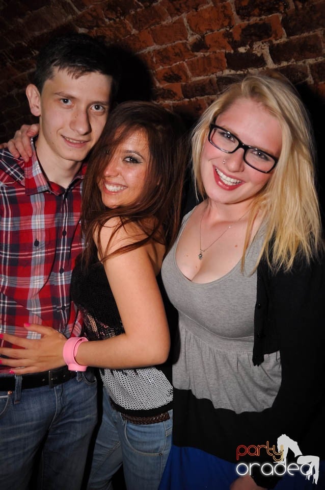 Joi seara e Holsten Party în Escape, 