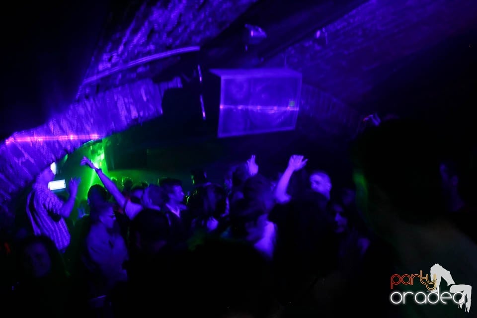 Joi seara e Holsten Party în Escape, 