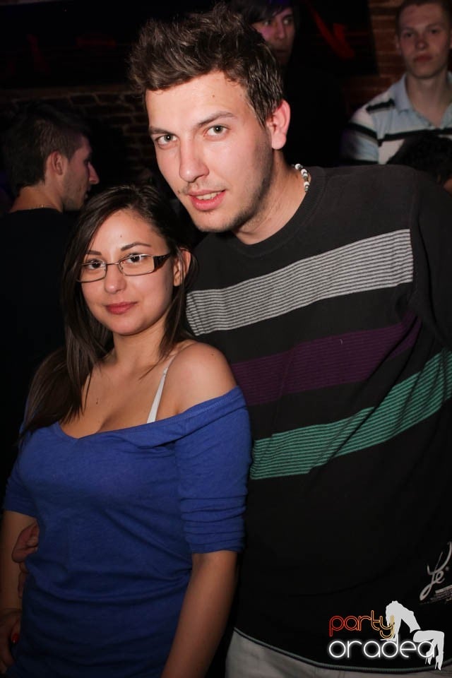 Joi seara e Holsten Party în Escape, 