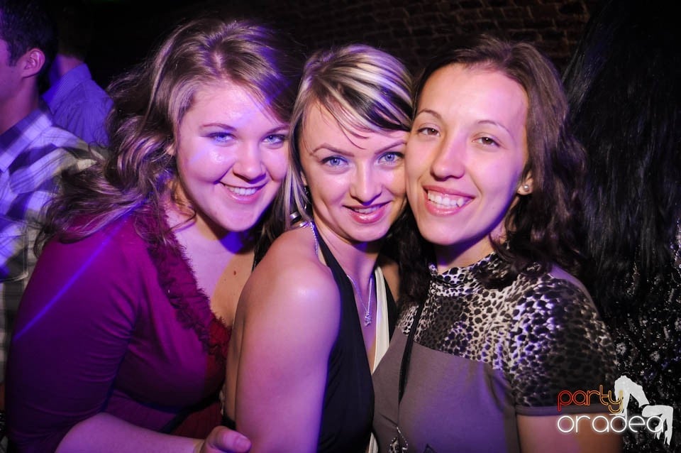 Joi seara e Holsten Party în Escape, 