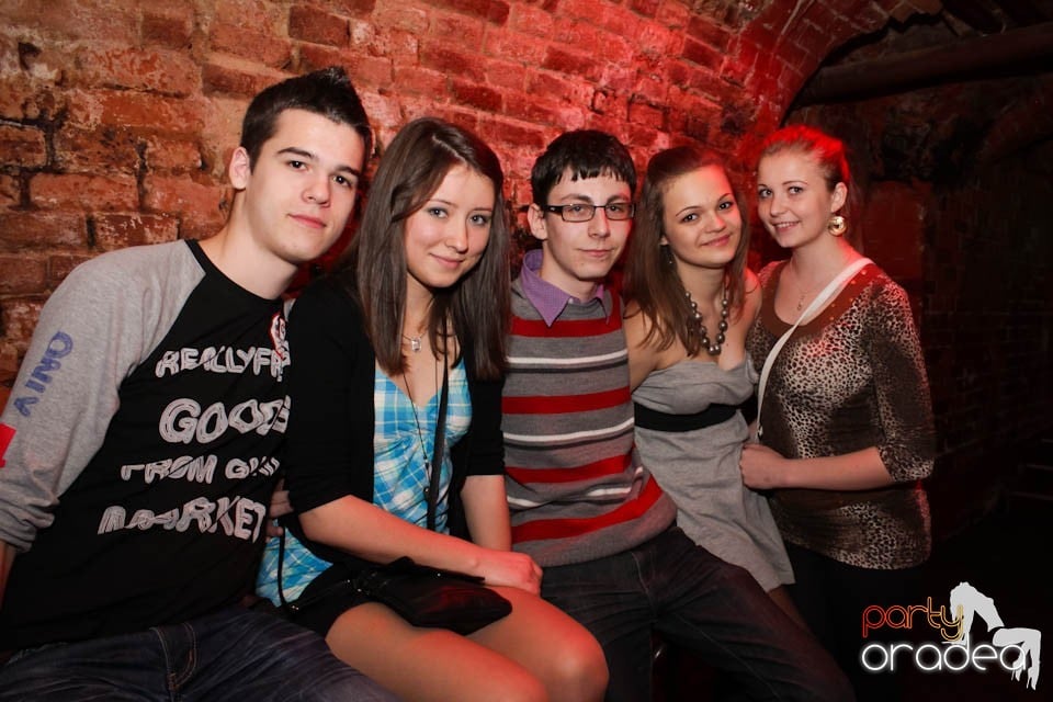 Joi seara e Holsten Party în Escape, 