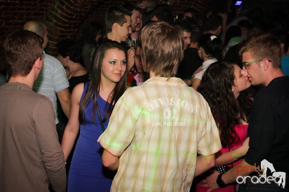 Joi seara e Holsten Party în Escape, 