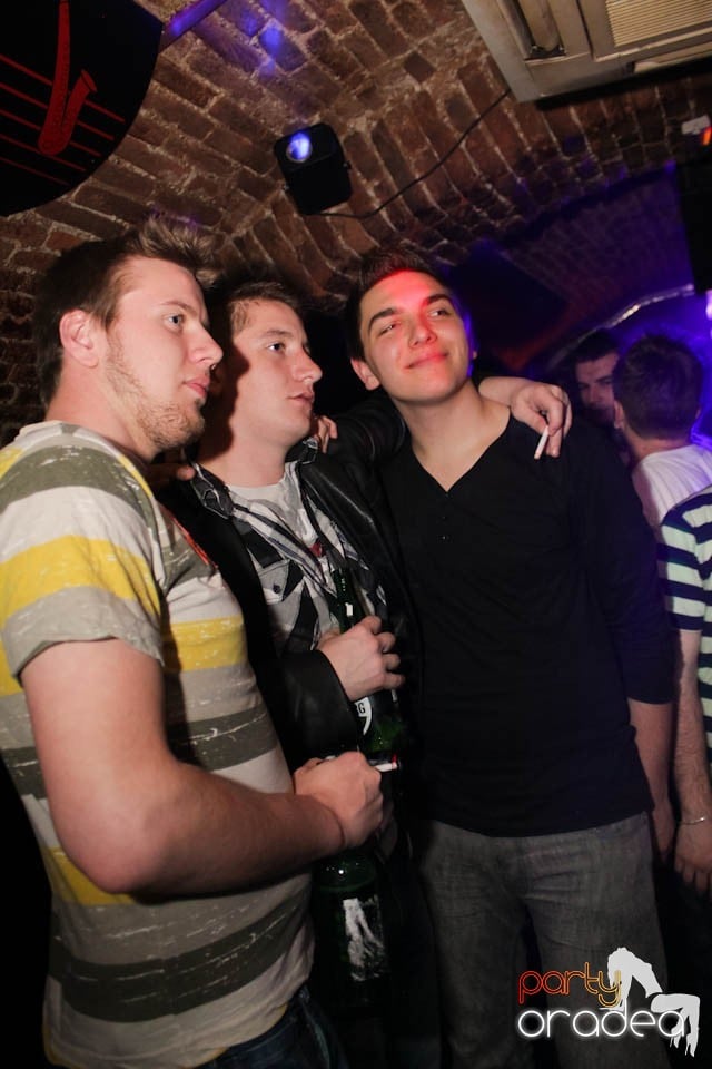 Joi seara e Holsten Party în Escape, 