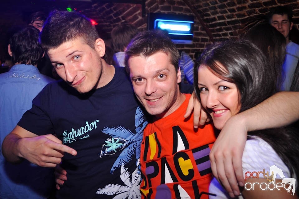 Joi seara e Holsten Party în Escape, 