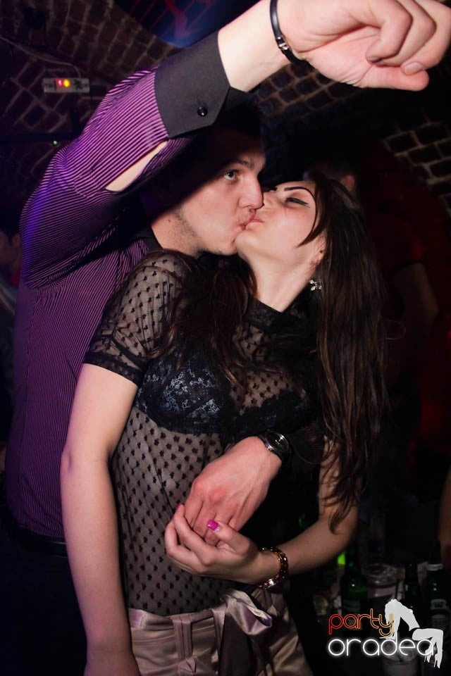 Joi seara e Holsten Party în Escape, 