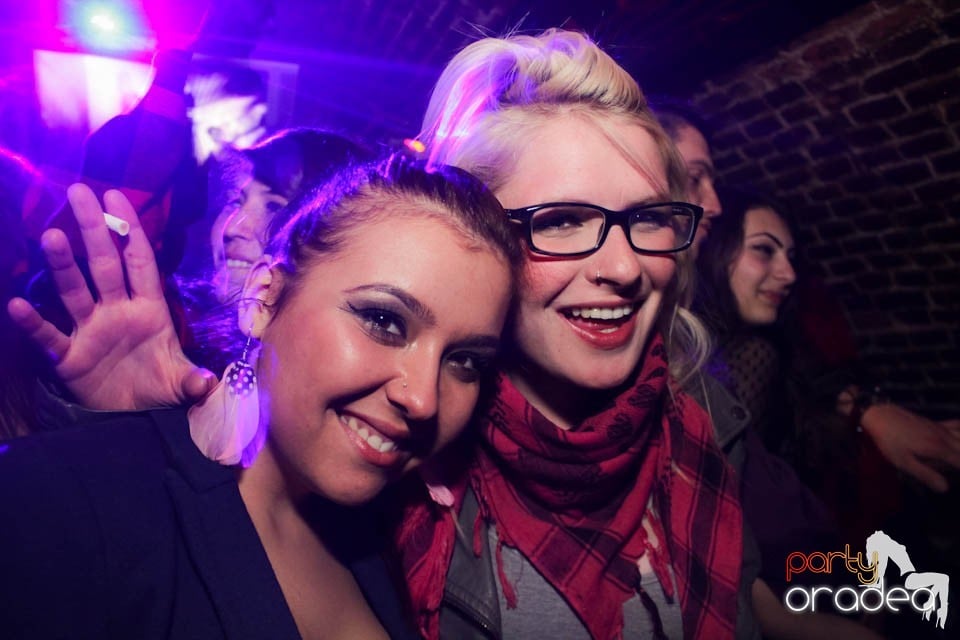 Joi seara e Holsten Party în Escape, 