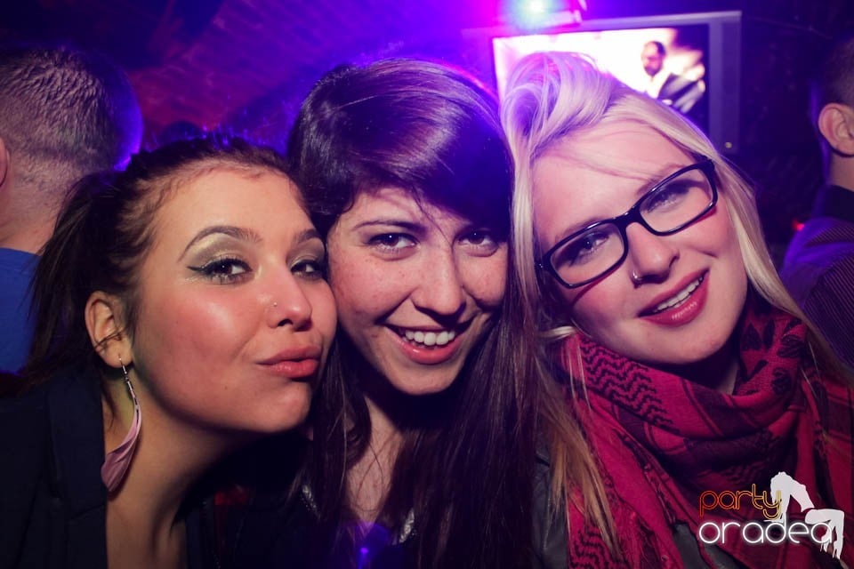 Joi seara e Holsten Party în Escape, 