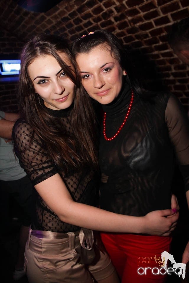 Joi seara e Holsten Party în Escape, 