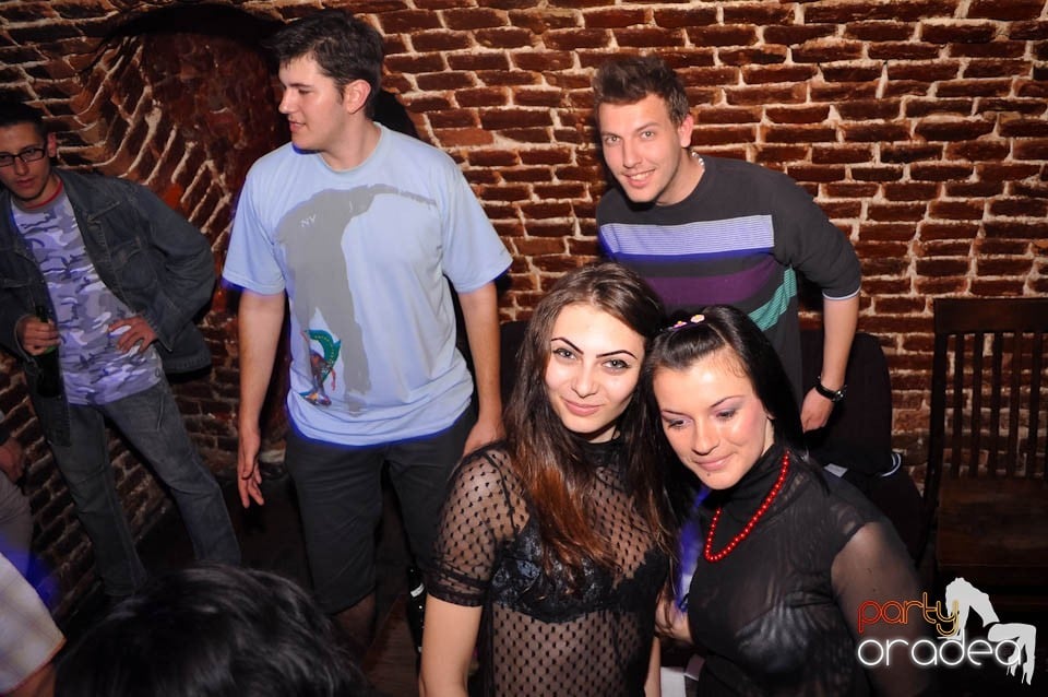 Joi seara e Holsten Party în Escape, 