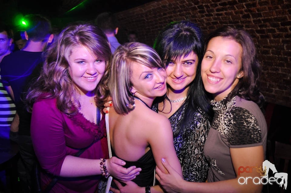 Joi seara e Holsten Party în Escape, 