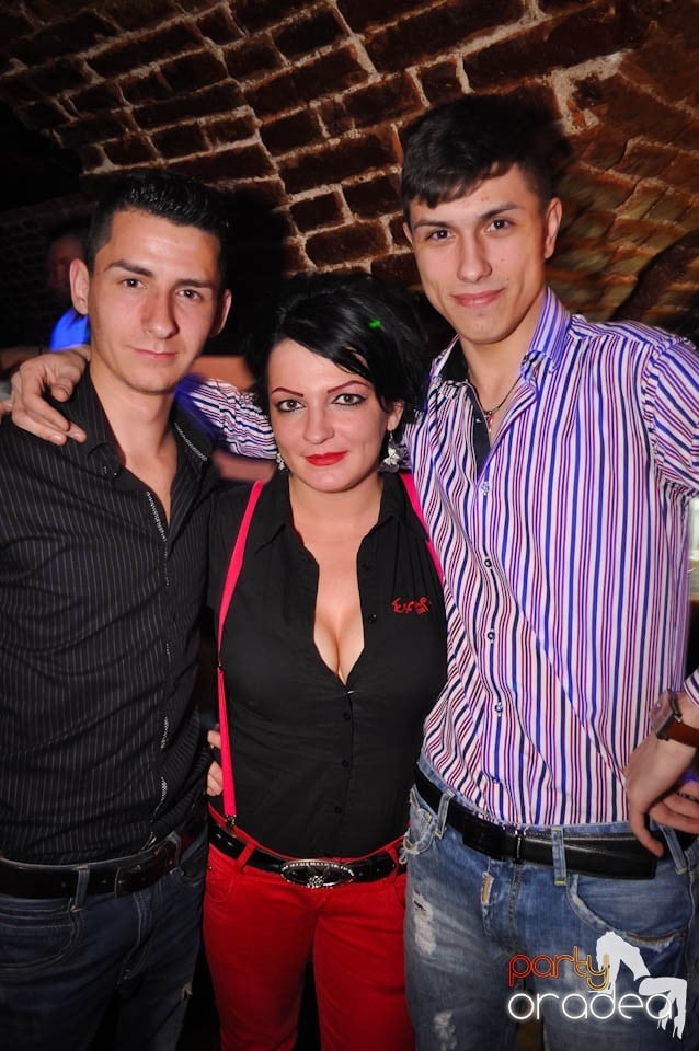 Joi seara e Holsten Party în Escape, 