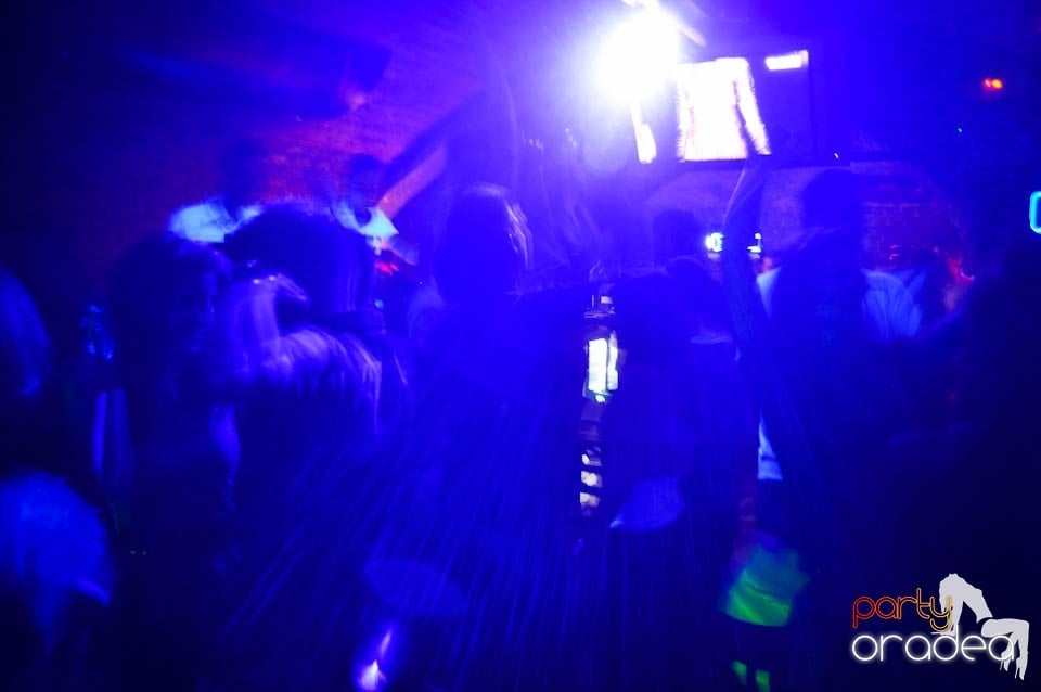 Joi seara e Holsten Party în Escape, 