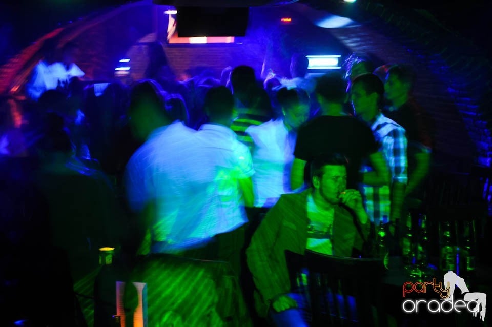 Joi seara e Holsten Party în Escape, 