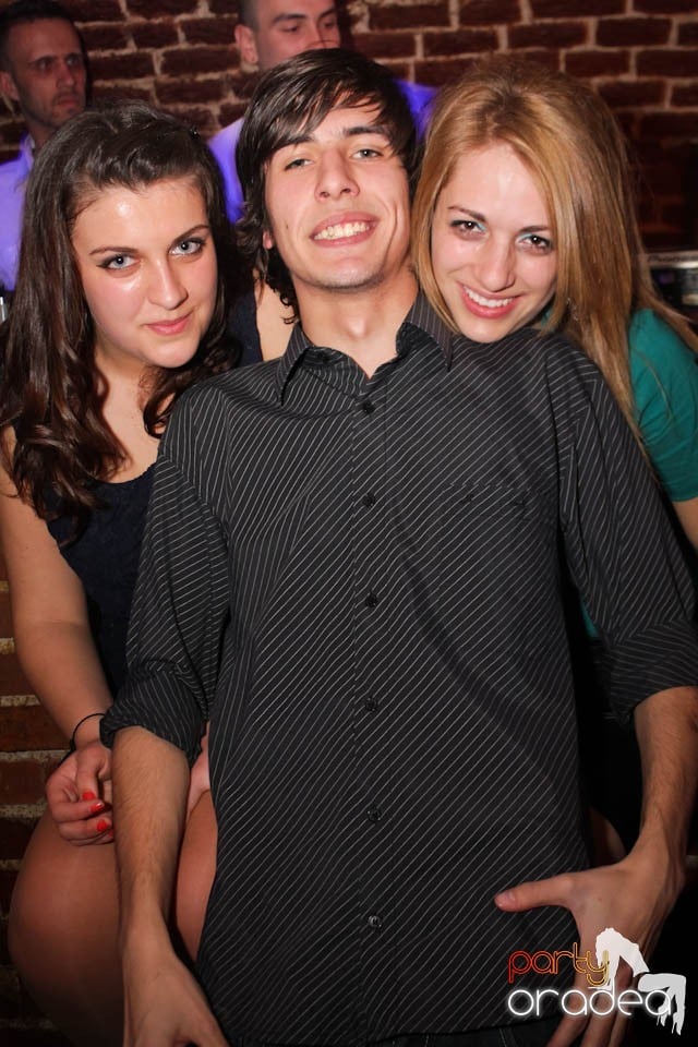 Joi seara e Holsten Party în Escape, 