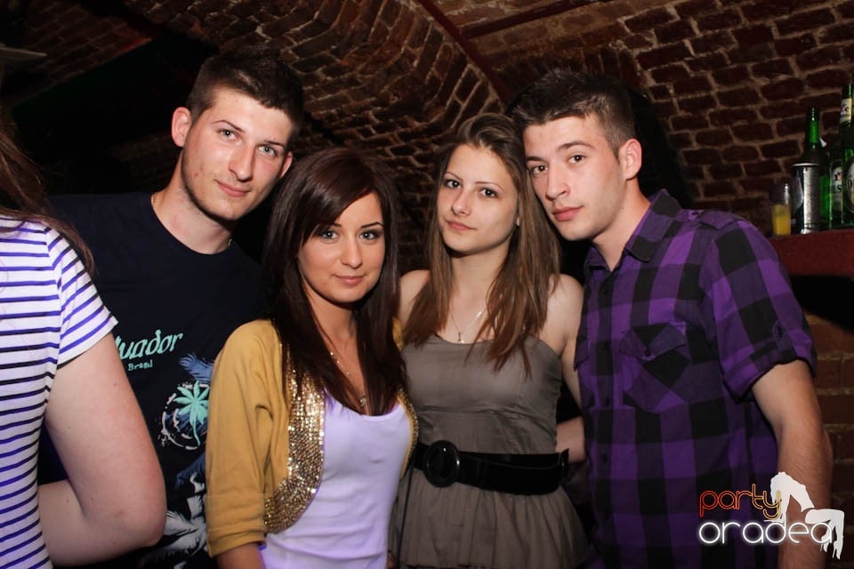 Joi seara e Holsten Party în Escape, 