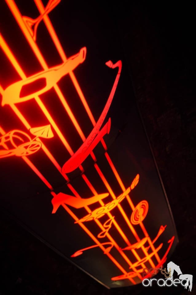 Joi seara e Holsten Party în Escape, 