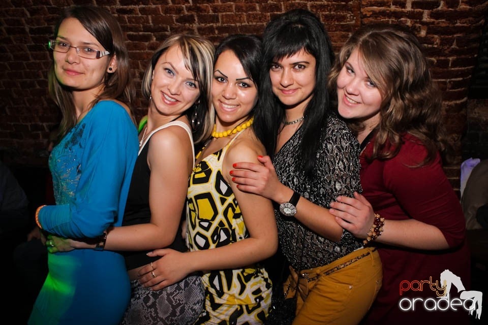 Joi seara e Holsten Party în Escape, 