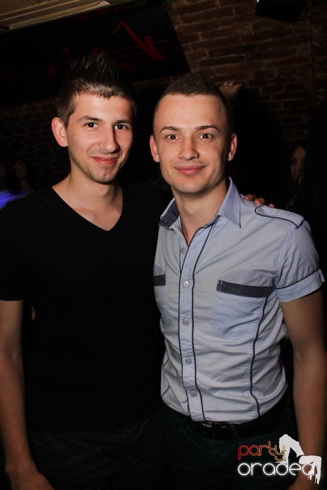 Joi seara e Holsten Party în Escape, 