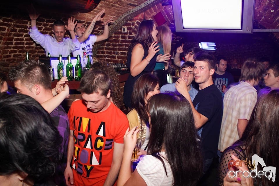 Joi seara e Holsten Party în Escape, 